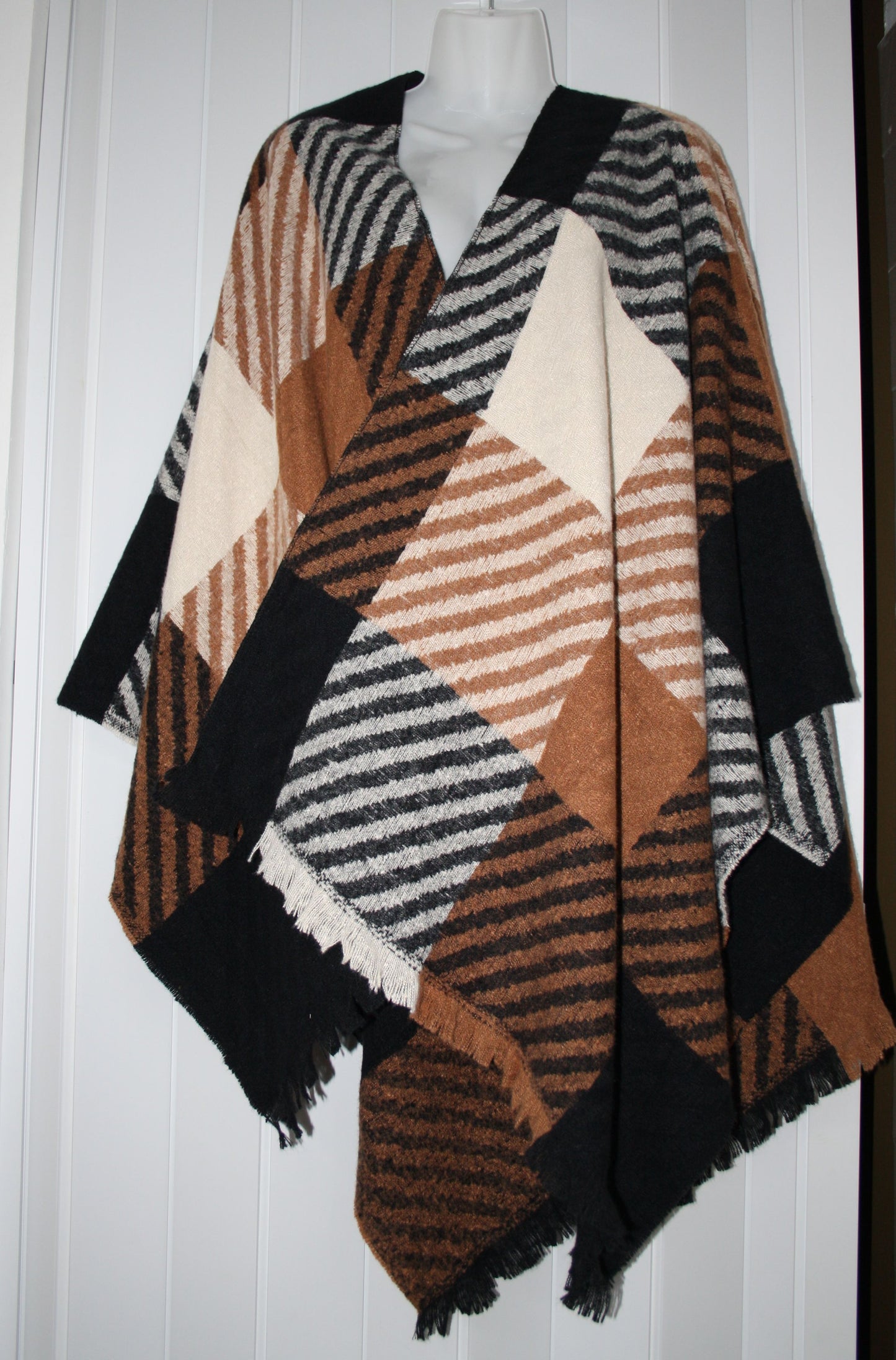 LA BOUTIQUE PONCHO A QUADRI